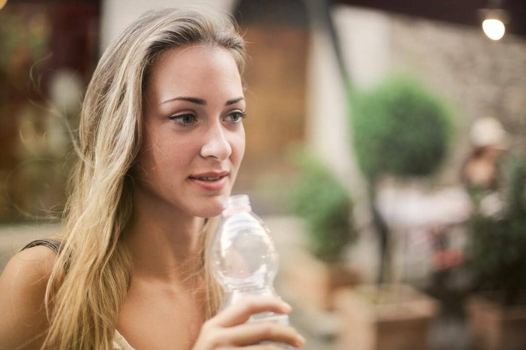 Eau et santé : voilà pourquoi tu devrais boire beaucoup d'eau
